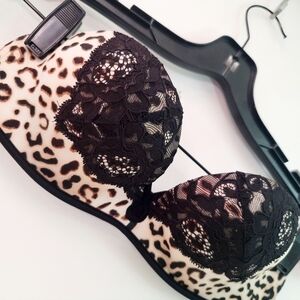 Victoria’s Secret Bombshell padded strapless bra size 32A